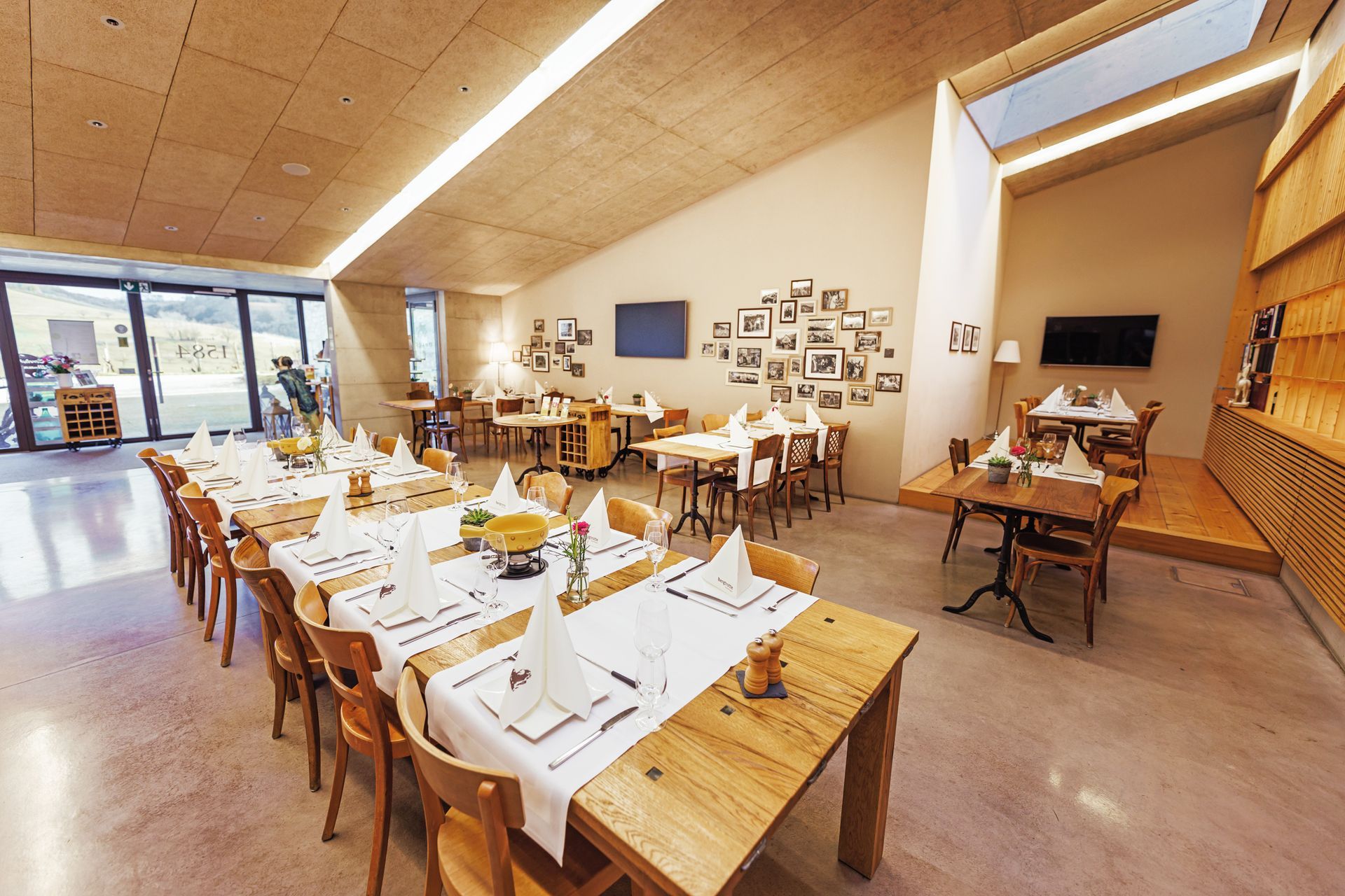 Innenansicht vom Restaurant Bergtrotte in Osterfingen
